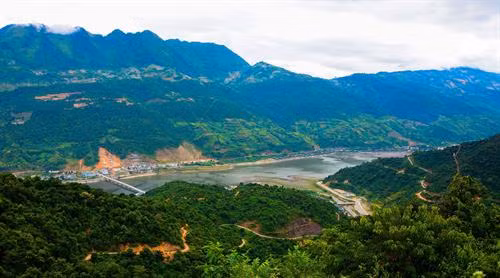 Thị xã Mường Lay nhìn từ trên cao. Ảnh: Xuân Tư – TTXVN Thị xã Mường Lay nhìn từ trên cao. Ảnh: Xuân Tư – TTXVN