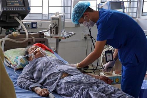 Khám, chữa bệnh bảo hiểm y tế tại Bệnh viên đa khoa tỉnh Sơn La. Ảnh: Diệp Anh – TTXVN Khám, chữa bệnh bảo hiểm y tế tại Bệnh viên đa khoa tỉnh Sơn La. Ảnh: Diệp Anh – TTXVN