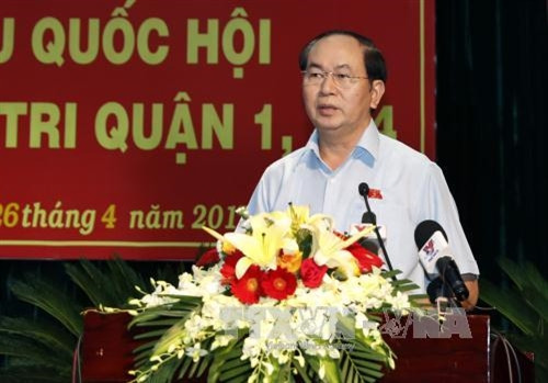 Chiều 26/4/2017, tại Thành phố Hồ Chí Minh, Chủ tịch nước Trần Đại Quang cùng Đoàn đại biểu Quốc hội Thành phố Hồ Chí Minh có buổi tiếp xúc cử tri quận 1,3 và 4 để thông báo nội dung kỳ họp thứ 3, Quốc hội khoá XIV. Ảnh: Nhan Sáng-TTXVN Chiều 26/4/2017, tại Thành phố Hồ Chí Minh, Chủ tịch nước Trần Đại Quang cùng Đoàn đại biểu Quốc hội Thành phố Hồ Chí Minh có buổi tiếp xúc cử tri quận 1,3 và 4 để thông báo nội dung kỳ họp thứ 3, Quốc hội khoá XIV. Ảnh: Nhan Sáng-TTXVN