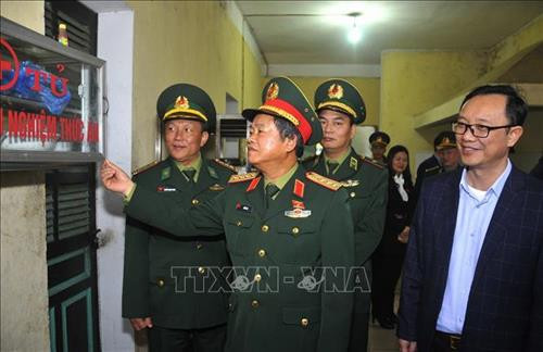 Phó Chủ tịch Quốc hội Đỗ Bá Tỵ thăm Đồn Biên phòng Cửa khẩu Quốc tế Thanh Thủy. Ảnh: Kim Tiến -TTXVN Phó Chủ tịch Quốc hội Đỗ Bá Tỵ thăm Đồn Biên phòng Cửa khẩu Quốc tế Thanh Thủy. Ảnh: Kim Tiến -TTXVN