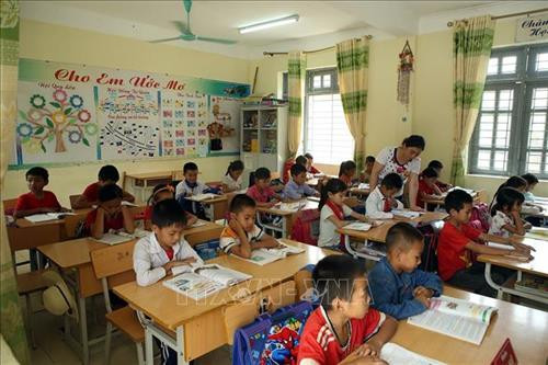 Một lớp học khang trang ở trường Tiểu học Võ Nguyên Giáp. Ảnh: Phan Tuấn Anh - TTXVN Một lớp học khang trang ở trường Tiểu học Võ Nguyên Giáp. Ảnh: Phan Tuấn Anh - TTXVN