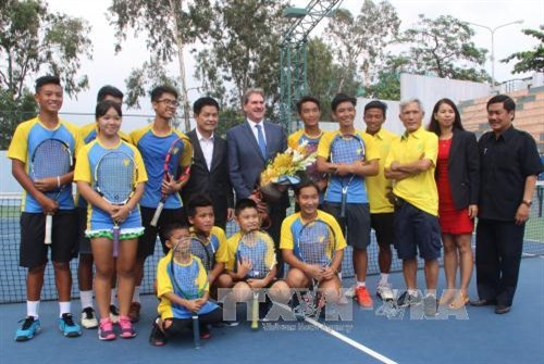 Chủ tịch Liên đoàn Quần vợt thế giới (ITF) David Haggerty giao lưu Câu lạc bộ quần vợt năng khiếu Thành phố Hồ Chí Minh . Ảnh: Xuân Dự - TTXVN Chủ tịch Liên đoàn Quần vợt thế giới (ITF) David Haggerty giao lưu Câu lạc bộ quần vợt năng khiếu Thành phố Hồ Chí Minh . Ảnh: Xuân Dự - TTXVN