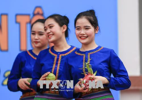 Các cô gái trong trang phục dân tộc Chứt đến từ Hà Tĩnh. Ảnh: Trọng Đạt - TTXVN Các cô gái trong trang phục dân tộc Chứt đến từ Hà Tĩnh. Ảnh: Trọng Đạt - TTXVN