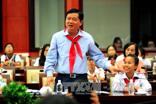 Bí thư Thành ủy Thành phố Hồ Chí Minh Đinh La Thăng phát biểu tại buổi gặp gỡ. Ảnh: Mạnh Linh - TTXVN Bí thư Thành ủy Thành phố Hồ Chí Minh Đinh La Thăng phát biểu tại buổi gặp gỡ. Ảnh: Mạnh Linh - TTXVN