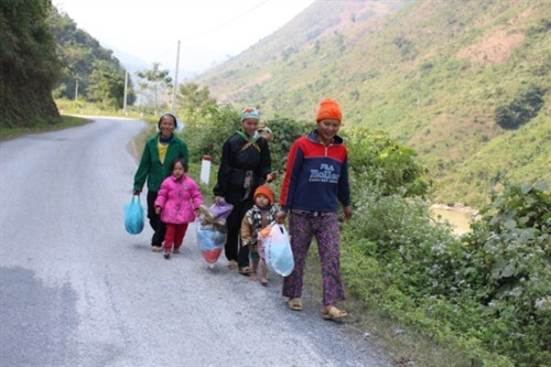 Trở về nhà để hẹn phiên chợ sau. Trở về nhà để hẹn phiên chợ sau.