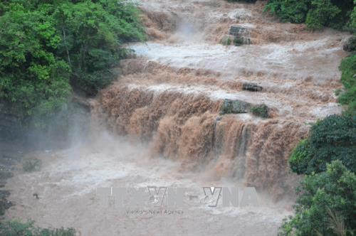 Nước sông dâng cao, chảy xiết ở con sông, suối chảy qua địa phận huyện Mường Nhé (Điện Biên). Ảnh: Văn Dũng - TTXVN Nước sông dâng cao, chảy xiết ở con sông, suối chảy qua địa phận huyện Mường Nhé (Điện Biên). Ảnh: Văn Dũng - TTXVN