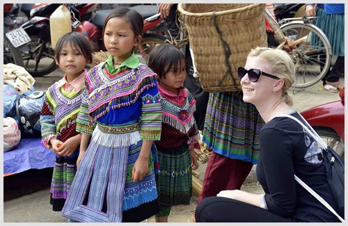 Trẻ em dân tôc Mông tại chợ phiên Bắc Hà