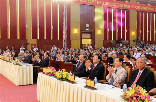 Các đại biểu dự lễ kỷ niệm Các đại biểu dự lễ kỷ niệm