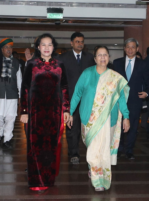 Chủ tịch Quốc hội Nguyễn Thị Kim Ngân và Chủ tịch Quốc hội Cộng hòa Ấn Độ, Sumitra Mahajan trước khi hội đàm. Ảnh: Trọng Đức - TTXVN Chủ tịch Quốc hội Nguyễn Thị Kim Ngân và Chủ tịch Quốc hội Cộng hòa Ấn Độ, Sumitra Mahajan trước khi hội đàm. Ảnh: Trọng Đức - TTXVN