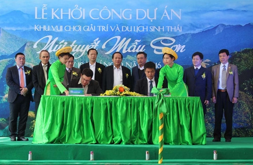 Lễ ký kết hợp tác giữa Công ry cổ phần Núi Tuyết Mẫu Sơn với Công ty Doppelmayr (Áo) Lễ ký kết hợp tác giữa Công ry cổ phần Núi Tuyết Mẫu Sơn với Công ty Doppelmayr (Áo)