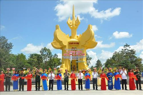 Khánh thành Khu di tích quốc gia đặc biệt Bộ Chỉ huy Quân giải phóng miền Nam Việt Nam tại huyện Lộc Ninh (Bình Phước). Ảnh: Dương Chí Tưởng – TTXVN Khánh thành Khu di tích quốc gia đặc biệt Bộ Chỉ huy Quân giải phóng miền Nam Việt Nam tại huyện Lộc Ninh (Bình Phước). Ảnh: Dương Chí Tưởng – TTXVN