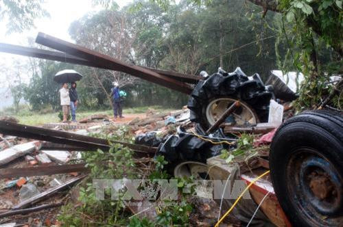 Mưa lũ tàn phá, cuốn trôi nhà và phương tiện máy móc trên địa bàn huyện Lạc Dương. Ảnh : Chu Quốc Hùng- Đặng Anh Tuấn- TTXVN Mưa lũ tàn phá, cuốn trôi nhà và phương tiện máy móc trên địa bàn huyện Lạc Dương. Ảnh : Chu Quốc Hùng- Đặng Anh Tuấn- TTXVN