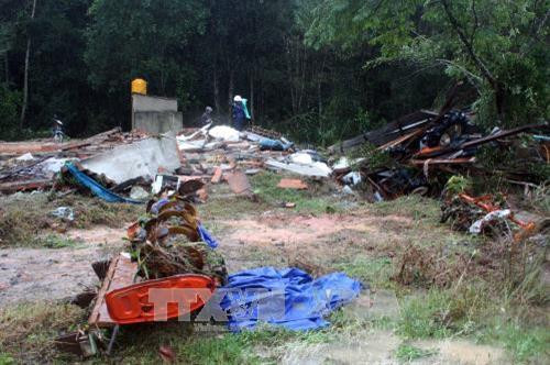 Mưa lũ tàn phá, cuốn trôi nhà và phương tiện máy móc trên địa bàn huyện Lạc Dương. Ảnh : Chu Quốc Hùng- Đặng Anh Tuấn- TTXVN Mưa lũ tàn phá, cuốn trôi nhà và phương tiện máy móc trên địa bàn huyện Lạc Dương. Ảnh : Chu Quốc Hùng- Đặng Anh Tuấn- TTXVN