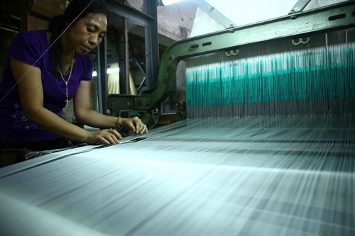 Đến nay tại các cơ sở sản xuất ở Nha Xá, khâu dệt tại đây gần như đã chuyển hết sang dùng máy.