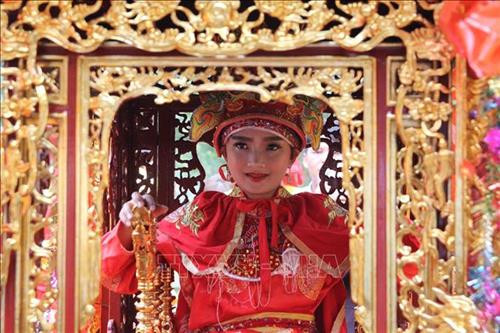 Lễ rước cỏ voi của người dân thôn Xuân Tảo, xã Xuân Giang. Ảnh: Quang Quyết - TTXVN Người dân xin lộc hoa tre trong ngày hội cầu mong một năm sức khỏe, may mắn…Ảnh: Quang Quyết - TTXVN Lễ rước cỏ voi của người dân thôn Xuân Tảo, xã Xuân Giang. Ảnh: Quang Quyết - TTXVN Lễ rước trầu cau của người dân thôn Đan Tảo, xã Tân Minh. Ảnh: Quang Quyết - TTXVN Nghi thức rước vị nữ tướng tại Lễ hội đền Sóc năm 2019. Ảnh: Quang Quyết - TTXVN Lễ rước ngà voi của người dân thôn Đức Hậu, xã Đức Hòa. Ảnh: Quang Quyết - TTXVN Quang cảnh Lễ khai hội đền Sóc năm 2019. Ảnh: Quang Quyết - TTXVN Đông đảo du khách thập phương về dự lễ khai hội đền Sóc năm 2019. Ảnh: Quang Quyết - TTXVN Lễ rước voi chiến của người dân thôn Dược Thượng, xã Tiên Dược. Ảnh: Quang Quyết - TTXVN Lễ rước cầu húc của người dân thôn Xuân Dục, xã Tân Minh. Ảnh: Quang Quyết - TTXVN Lễ rước cỏ voi của người dân thôn Xuân Tảo, xã Xuân Giang. Ảnh: Quang Quyết - TTXVN Người dân xin lộc hoa tre trong ngày hội cầu mong một năm sức khỏe, may mắn…Ảnh: Quang Quyết - TTXVN Lễ rước cỏ voi của người dân thôn Xuân Tảo, xã Xuân Giang. Ảnh: Quang Quyết - TTXVN Lễ rước trầu cau của người dân thôn Đan Tảo, xã Tân Minh. Ảnh: Quang Quyết - TTXVN Nghi thức rước vị nữ tướng tại Lễ hội đền Sóc năm 2019. Ảnh: Quang Quyết - TTXVN Lễ rước ngà voi của người dân thôn Đức Hậu, xã Đức Hòa. Ảnh: Quang Quyết - TTXVN Quang cảnh Lễ khai hội đền Sóc năm 2019. Ảnh: Quang Quyết - TTXVN Đông đảo du khách thập phương về dự lễ khai hội đền Sóc năm 2019. Ảnh: Quang Quyết - TTXVN Lễ rước voi chiến của người dân thôn Dược Thượng, xã Tiên Dược. Ảnh: Quang Quyết - TTXVN Lễ rước cầu húc của người dân thôn Xuân Dục, xã Tân Minh. Ảnh: Quang Quyết - TTXVN