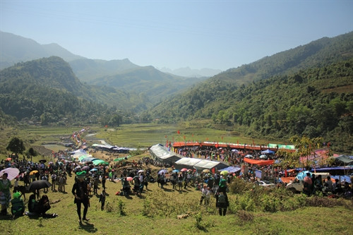 Bát Xát tưng bừng tổ chức Lễ hội Rượu xuân Đinh Dậu 2017 ảnh 1 Bát Xát tưng bừng tổ chức Lễ hội Rượu xuân Đinh Dậu 2017 ảnh 1