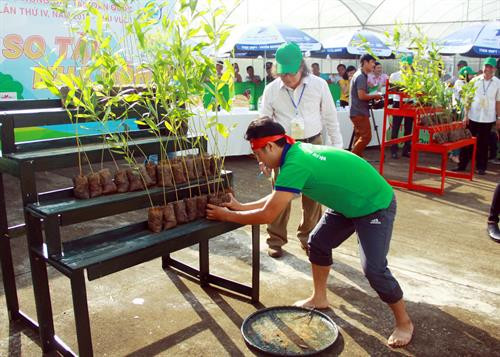 Các đội tham gia phần thi “So tài nhà nông”. Ảnh: Quang Cường – TTXVN. Các đội tham gia phần thi “So tài nhà nông”. Ảnh: Quang Cường – TTXVN.