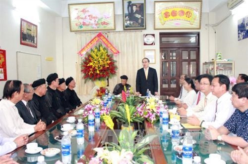 Ủy viên Bộ Chính trị, Chủ tịch Ủy ban Trung ương Mặt trận Tổ quốc Việt Nam Nguyễn Thiện Nhân đến thăm và chúc mừng các chức sắc Ban Trị sự Trung ương Tịnh độ Cư sỹ Phật hội Việt Nam. Ảnh: Thế Anh - TTXVN. Ủy viên Bộ Chính trị, Chủ tịch Ủy ban Trung ương Mặt trận Tổ quốc Việt Nam Nguyễn Thiện Nhân đến thăm và chúc mừng các chức sắc Ban Trị sự Trung ương Tịnh độ Cư sỹ Phật hội Việt Nam. Ảnh: Thế Anh - TTXVN.