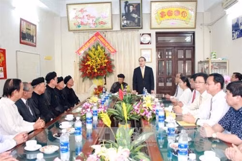 Ủy viên Bộ Chính trị, Chủ tịch Ủy ban Trung ương Mặt trận Tổ quốc Việt Nam Nguyễn Thiện Nhân đến thăm và chúc mừng các chức sắc Ban Trị sự Trung ương Tịnh độ Cư sỹ Phật hội Việt Nam. Ảnh: Thế Anh - TTXVN. Ủy viên Bộ Chính trị, Chủ tịch Ủy ban Trung ương Mặt trận Tổ quốc Việt Nam Nguyễn Thiện Nhân đến thăm và chúc mừng các chức sắc Ban Trị sự Trung ương Tịnh độ Cư sỹ Phật hội Việt Nam. Ảnh: Thế Anh - TTXVN.