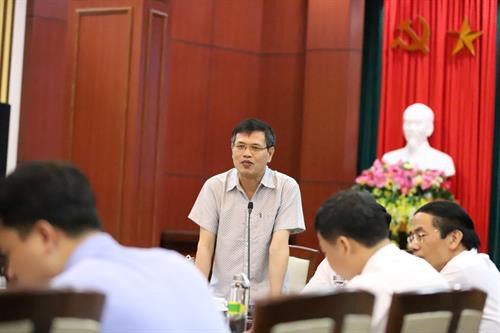 Phó Giám đốc Sở Nông nghiệp và Phát triển nông thôn tỉnh Lâm Đồng Hoàng Sĩ Bích cho biết: Lâm Đồng là tỉnh có điều kiện thiên nhiên thuận lợi để trồng hoa, sản xuất rau và các loại nông sản thực phẩm khác. Ảnh: Châu Giang