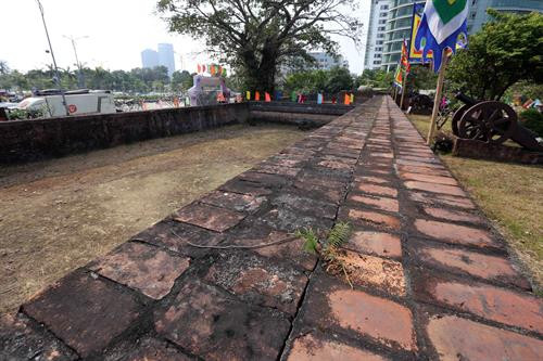 Bờ tường thành bao quanh của Thành Điện Hải. Ảnh: Trần Lê Lâm - TTXVN Bờ tường thành bao quanh của Thành Điện Hải. Ảnh: Trần Lê Lâm - TTXVN