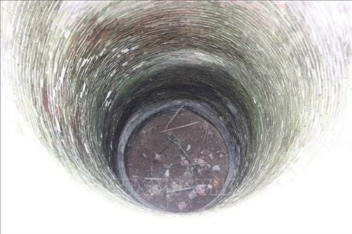 Giếng làng Kruối Chai, xã Yang Bắc (Đắk Pơ, Gia Lai) khô cạn trong nhiều ngày nay. Ảnh: Dư Toán – TTXVN Giếng làng Kruối Chai, xã Yang Bắc (Đắk Pơ, Gia Lai) khô cạn trong nhiều ngày nay. Ảnh: Dư Toán – TTXVN