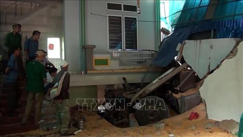 Hiện trường vụ xe tải lao vào nhà dân khiến 2 người thiệt mạng xảy ra vào tháng 9/2019 trên Quốc lộ 6 thuộc cung đèo Chiềng Đông, huyện Yên Châu. Ảnh: Hữu Quyết - TTXVN Hiện trường vụ xe tải lao vào nhà dân khiến 2 người thiệt mạng xảy ra vào tháng 9/2019 trên Quốc lộ 6 thuộc cung đèo Chiềng Đông, huyện Yên Châu. Ảnh: Hữu Quyết - TTXVN