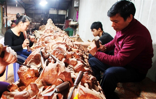 HTX đồ gỗ Hiệp Thắng ở thị xã Từ Sơn do anh Nguyễn Trần Hiệp làm Chủ nhiệm HTX vay 200 triệu đồng chương trình giải quyết việc làm cũng đã tạo việc làm ổn định cho 30 lao động