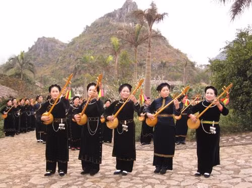 Dân ca, ca dao của người Tày rất mượt mà, phong phú.