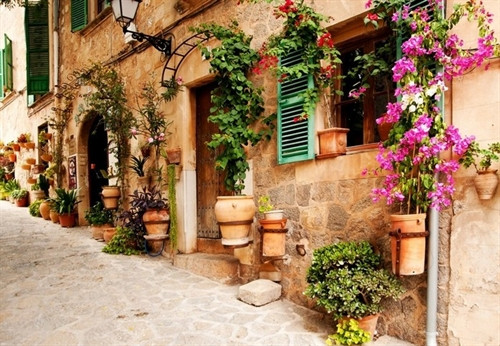 Trong mỗi thị trấn lớn nhỏ, bạn có thể tìm thấy những con đường có bán đủ thứ và làm bạn kinh ngạc bởi kiến trúc quá đẹp của chúng. Trong mỗi thị trấn lớn nhỏ, bạn có thể tìm thấy những con đường có bán đủ thứ và làm bạn kinh ngạc bởi kiến trúc quá đẹp của chúng.