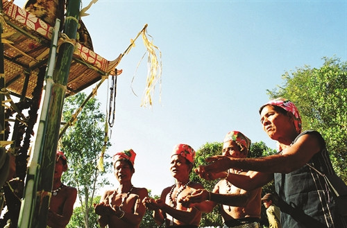 Sơmă Kơcham - lễ hội lớn nhất trong năm của đồng bào Bahnar Sơmă Kơcham - lễ hội lớn nhất trong năm của đồng bào Bahnar