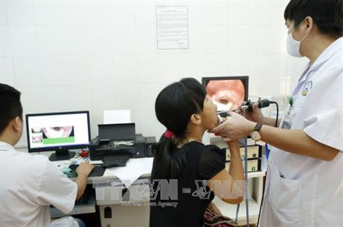 Người dân được thụ hưởng dịch vụ y tế chất lượng cao từ y tế cơ sở tại Trung tâm Y tế Yên Lạc. Ảnh: Dương Ngọc - TTXVN Người dân được thụ hưởng dịch vụ y tế chất lượng cao từ y tế cơ sở tại Trung tâm Y tế Yên Lạc. Ảnh: Dương Ngọc - TTXVN