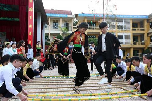 Chương trình vui Tết cho học sinh dân tộc nội trú ảnh 10 Chương trình vui Tết cho học sinh dân tộc nội trú ảnh 10