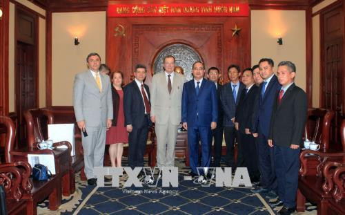 Bí thư Thành ủy Thành phố Hồ Chí Minh Nguyễn Thiện Nhân tiếp ông Katanandov Sergey Leonidovich. Ảnh: Xuân Khu-TTXVN