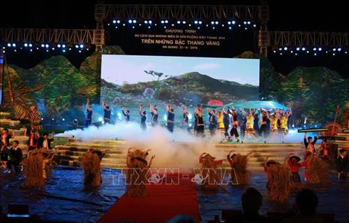 Tiết mục văn nghệ mang đậm bản sắc văn hóa dân tộc tại lễ khai mạc Tuần Văn hóa “Qua miền di sản ruộng bậc thang” Hoàng Su Phì 2019. Ảnh: Nguyễn Chiến-TTXVN