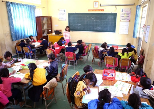 Giờ học theo mô hình "Trường học mới (VNEN)” của học sinh lớp 5 trường Tiểu học Ch'Ré , xã Đa Quyn, huyện Đức Trọng. Xã đạt chuẩn Nông thôn mới năm 2015. Ảnh: Vũ Sinh – TTXVN