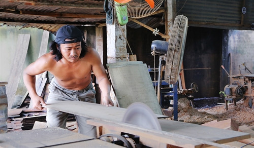 Làng nghề tạo việc làm ổn định cho khoảng 1000 lao động địa phương.