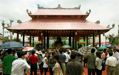 Hàng vạn lượt du khách đến chiêm bái Tượng Phật ngọc tại chùa Phật Tích , huyện Tiên Du, tỉnh Bắc Ninh. Ảnh : Nguyễn Dân -TTXVN Hàng vạn lượt du khách đến chiêm bái Tượng Phật ngọc tại chùa Phật Tích , huyện Tiên Du, tỉnh Bắc Ninh. Ảnh : Nguyễn Dân -TTXVN