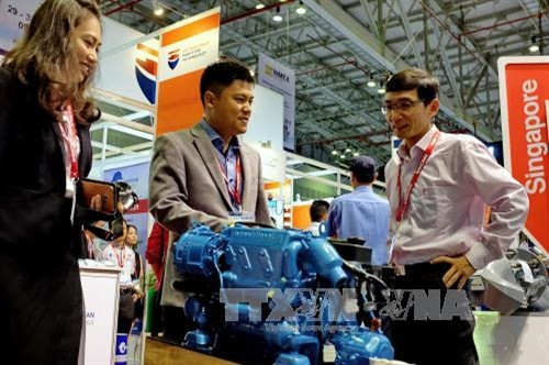 Khách tham quan, tìm hiểu các sản phẩm dịch vụ và trang thiết bị mới tại triển lãm INMEX Vietnam và HVACR Vietnam 2017 trong ngày khai mạc. Ảnh: Thế Anh-TTXVN Khách tham quan, tìm hiểu các sản phẩm dịch vụ và trang thiết bị mới tại triển lãm INMEX Vietnam và HVACR Vietnam 2017 trong ngày khai mạc. Ảnh: Thế Anh-TTXVN