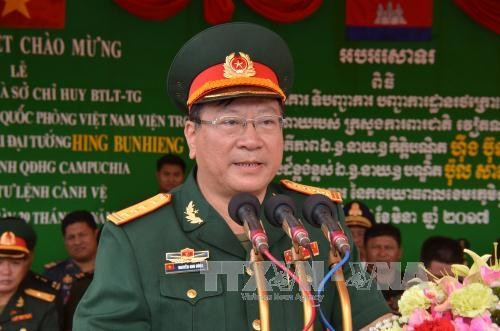 Đại tá Nguyễn Anh Dũng, Tùy viên Quốc phòng Việt Nam tại Campuchia, đại diện Bộ Quốc phòng Việt Nam phát biểu tại buổi lễ. Ảnh: Phan Minh Hưng - Phóng viên TTXVN tại Campuchia