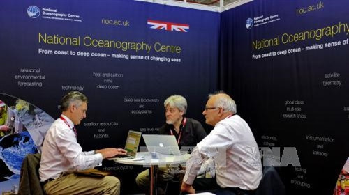 Khách tham quan, tìm hiểu các sản phẩm dịch vụ và trang thiết bị mới tại triển lãm INMEX Vietnam và HVACR Vietnam 2017 trong ngày khai mạc. Ảnh: Thế Anh-TTXVN Khách tham quan, tìm hiểu các sản phẩm dịch vụ và trang thiết bị mới tại triển lãm INMEX Vietnam và HVACR Vietnam 2017 trong ngày khai mạc. Ảnh: Thế Anh-TTXVN