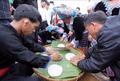 Đặc sắc lễ hội thi giã bánh giầy của đồng bào dân tộc Mông ảnh 16