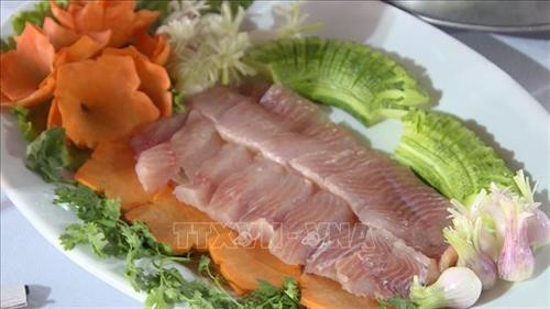 Cá ngừ là nguyên liệu được lựa chọn để chế biến nhiều món ăn hấp dẫn. Ảnh: Thế Lập – TTXVN Cá ngừ là nguyên liệu được lựa chọn để chế biến nhiều món ăn hấp dẫn. Ảnh: Thế Lập – TTXVN