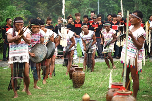 Một lễ hội truyền thống của người Mạ. Ảnh: Internet