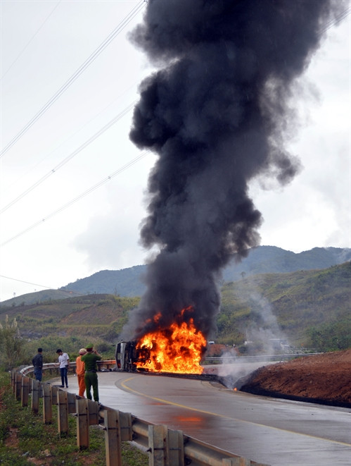 Hiện trường vụ tai nạn. Ảnh: Cao Nguyên - TTXVN