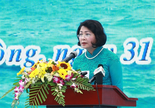 Phó Chủ tịch nước Đặng Thị Ngọc Thịnh phát biểu tại Lễ hội ra khơi, bám biển năm 2017. Ảnh: Lâm Khánh- TTXVN