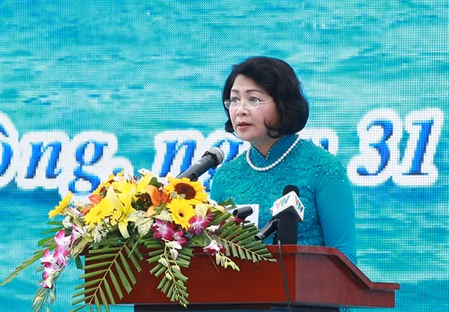 Phó Chủ tịch nước Đặng Thị Ngọc Thịnh phát biểu tại Lễ hội ra khơi, bám biển năm 2017. Ảnh: Lâm Khánh- TTXVN