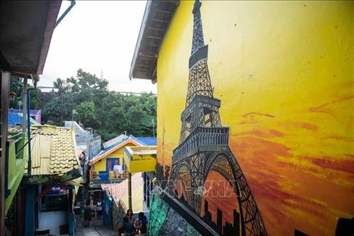 Quang cảnh làng Jodipan ở Malang, Đông Java, Indonesia. Ảnh: THX/ TTXVN Du khách tham quan làng Jodipan ở Malang, Đông Java, Indonesia. Ảnh: THX/ TTXVN Người dân tại làng Jodipan ở Malang, Đông Java, Indonesia. Ảnh: THX/ TTXVN Quang cảnh làng Jodipan ở Malang, Đông Java, Indonesia. Ảnh: THX/ TTXVN Du khách tham quan làng Jodipan ở Malang, Đông Java, Indonesia. Ảnh: THX/ TTXVN Người dân tại làng Jodipan ở Malang, Đông Java, Indonesia. Ảnh: THX/ TTXVN