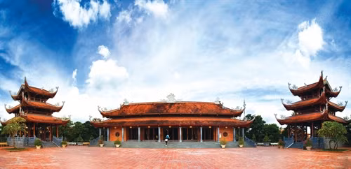 Thiền viện Trúc Lâm Phương Nam tọa lạc tại ấp Mỹ Nhơn, xã Mỹ Khánh, huyện Phong Điền, TP. Cần Thơ.