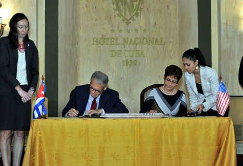 Ngày 18/1/2017, tại thủ đô Havana, đại diện Chính phủ Cuba và Mỹ đã ký Thỏa thuận hợp tác song phương về tìm kiếm, cứu nạn hàng không và hàng hải. Ảnh: Lê Hà- Phóng viên TTXVN tại Cuba